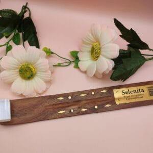 Incensário em Madeira com Selenite Branca